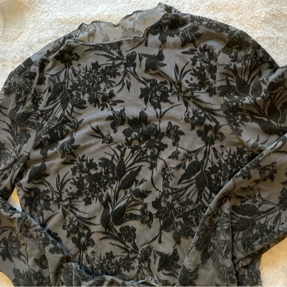 Mesh and Velvet Black Floral Lace Long Sleeve Crop Top - Picture 5 of 6
